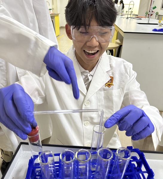  Igniting Curiosity in the Lab!
