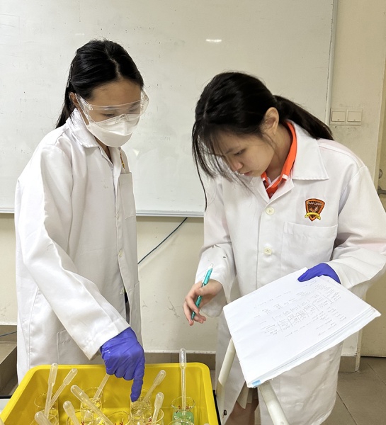  Igniting Curiosity in the Lab!