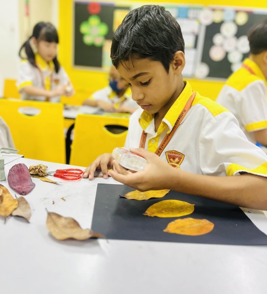 Leafy Creations: Nature Meets Art! 