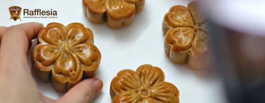 Celebrating Mid-Autumn Traditions